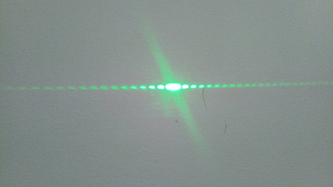 Single slit diffraction experiment